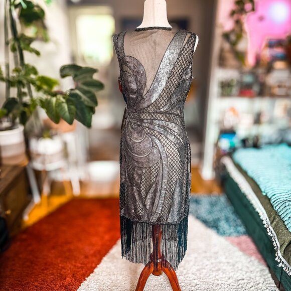 Unique Vintage 1920s Annecy Flapper Dress – Beige, Silver & Black Size L (10–12) - Picture 3 of 9